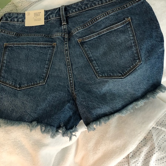 ladies NWT denim shorts. - Picture 3 of 5